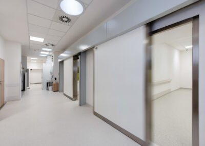 cupr_systems_radiation_shielded_doors_project_gallery_fn_olomouc_linear_system_doors-26