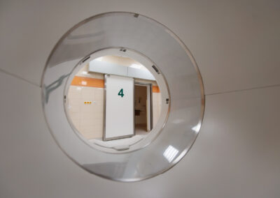 cupr_systems_radiation_shielded_doors_project_gallery_fn_ostrava_linear_door
