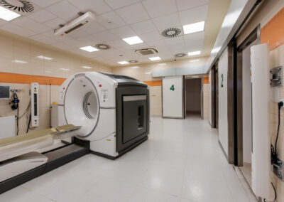 cupr_systems_radiation_shielded_doors_project_gallery_fn_ostrava_linear_door