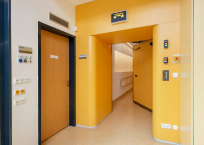 cupr_systems_radiation_shielded_doors_project_gallery_mou_brno_zluty_kopec_radial_system_door